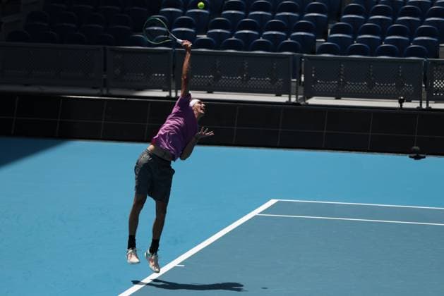 AUSTRALIAN OPEN PRACTICE SESSIONS, German tennis player Alexander Zverev takes part in a practice session ahead of the Australian Open 2023 tennis tournament, at Melbourne Park in Melbourne, Monday, January 9, 2023. ( NO ARCHIVING, EDITORIAL USE ONLY, NO USE IN BOOKS WITHOUT CONSENT MELBOURNE VICTORIA AUSTRALIA  Copyright: xDIEGOxFEDELEx 20230109001750345196
