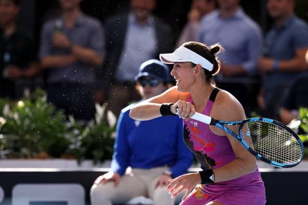 ADELAIDE, AUSTRALIA - JANUARY 09: Garbine Muguruza of Spain plays a forehand during the Adelaide International tennis match between Garbine Muguruza of Spain and Belinda Bencic of Switzerland at Memorial Drive on January 09, 2023 in Adelaide, Australia. (Photo by Peter Mundy Speed Media Icon Sportswire) TENNIS: JAN 09 - Adelaide International Icon2301090027