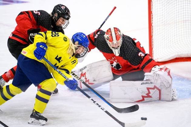 230109 Moa Gustafsson of Sweden against goaltender Hannah Clark of Canada during the 2023 IIHF U18 Women s World Championship game between Sweden and Canada on January 9, 2023 in Östersund Photo Mathilda Ahlberg BILDBYRAN code MA MA0369 ice hockey ice hockey u18 vm u18 vm 2023 iihf u18 womens world championship sweden sweden canada canada dambbeng,  Copyright: MATHILDAxAHLBERG BB230109MA064