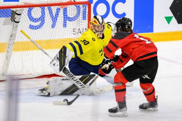 230109 goaltender Felicia Frank of Sweden and Morgan Jackson of Canada during the 2023 IIHF U18 Women s World Championship game between Sweden and Canada on January 9, 2023 in Östersund Photo Mathilda Ahlberg BILDBYRAN code MA MA0369 ice hockey ice hockey u18 vm u18 vm 2023 iihf u18 womens world championship sweden sweden canada canada dambbeng,  Copyright: MATHILDAxAHLBERG BB230109MA076