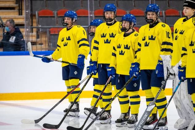 230109 Isabelle Leijonhielm, Stina Andersson and Linnea Natt och Dag of Sweden during the 2023 IIHF U18 Women s World Championship game between Sweden and Canada on January 9, 2023 in Östersund Photo Mathilda Ahlberg BILDBYRAN code MA MA0369 ice hockey ice hockey u18 vm u18 vm 2023 iihf u18 womens world championship sweden sweden canada canada lady bbeng,  Copyright: MATHILDAxAHLBERG BB230109MA160