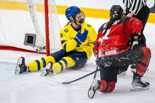 230109 Mira Jungaker of Sweden during the 2023 IIHF U18 Womens World Championship game between Sweden and Canada on January 9, 2023 in Östersund Photo Mathilda Ahlberg BILDBYRAN code MA MA0369 ice hockey ice hockey u18 vm u18 vm 2023 iihf u18 womens world championship sweden sweden canada canada lady bbeng,  Copyright: MATHILDAxAHLBERG BB230109MA177