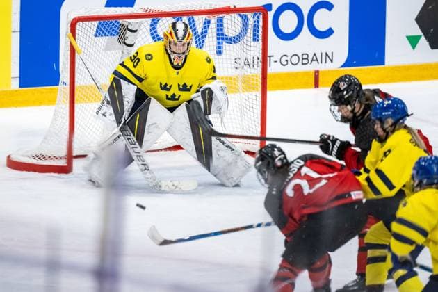 230109 Goaltender Felicia Frank of Sweden during the 2023 IIHF U18 Womens World Championship game between Sweden and Canada on January 9, 2023 in Östersund Photo Mathilda Ahlberg BILDBYRAN code MA MA0369 ice hockey ice hockey u18 vm u18 vm 2023 iihf u18 womens world championship sweden sweden canada canada lady bbeng,  Copyright: MATHILDAxAHLBERG BB230109MA188