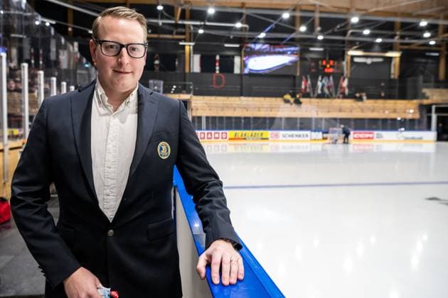 230109 Magnus Martensson, sports director of the Swedish ice hockey federation during the 2023 IIHF U18 Women s World Championship game between Sweden and Canada on January 9, 2023 in Östersund Photo Mathilda Ahlberg BILDBYRAN kod MA MA0369 ishockey ice hockey u18 vm u18 vm 2023 iihf u18 womens world championship sverige sweden kanada canada dam bbeng,  Copyright: MATHILDAxAHLBERG BB230109MA196