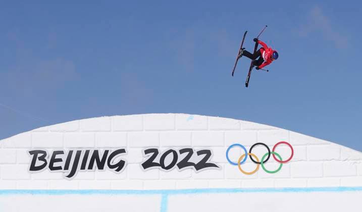 (230110) -- BEIJING, Jan. 10, 2023 -- Gu Ailing of China competes during women s freeski slopestyle qualification of the Beijing 2022 Olympics Winter games, Winterspiele,Spiele, Summer games in Zhangjiakou, north China s Hebei Province, Feb. 14, 2022. ) (SP)XINHUA-PICTURES OF THE YEAR 2022 WuxZhuang 