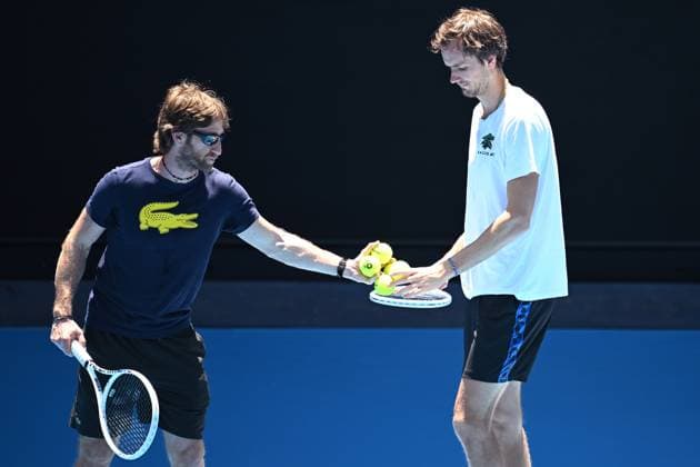 AUSTRALIAN OPEN PRACTICE, Daniil Medvedev of Russia (right) and coach Gilles Cervara during an Australian Open practice session at Melbourne Park in Melbourne, Wednesday, January 11, 2023. ( NO ARCHIVING, EDITORIAL USE ONLY, NO USE IN BOOKS WITHOUT CONSENT MELBOURNE VIC AUSTRALIA  Copyright: xJAMESxROSSx 20230111001750974756