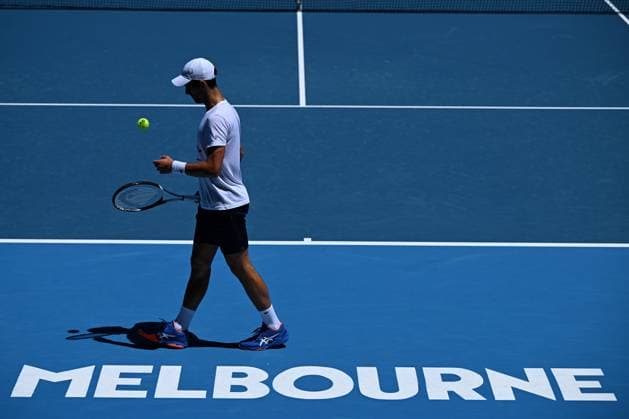 AUSTRALIAN OPEN PRACTICE, Novak Djokovic of Serbia during an Australian Open practice match against Daniil Medvedev of Russia at Melbourne Park in Melbourne, Wednesday, January 11, 2023. ( NO ARCHIVING, EDITORIAL USE ONLY, NO USE IN BOOKS WITHOUT CONSENT MELBOURNE VIC AUSTRALIA  Copyright: xJAMESxROSSx 20230111001750994576