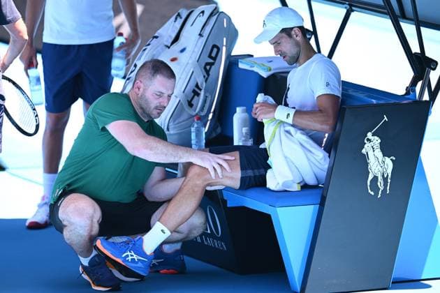 AUSTRALIAN OPEN PRACTICE, Novak Djokovic of Serbia (right) receives treatment during an Australian Open practice match against Daniil Medvedev of Russia at Melbourne Park in Melbourne, Wednesday, January 11, 2023. ( NO ARCHIVING, EDITORIAL USE ONLY, NO USE IN BOOKS WITHOUT CONSENT MELBOURNE VIC AUSTRALIA  Copyright: xJAMESxROSSx 20230111001750999942
