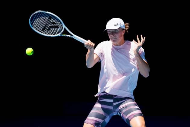 January 11, 2023: World number one Iga Swiatek practising on Rod Laver Arena ahead of the 2023 Australian Open in Melbourne, Australia. Cal Media USA - ZUMAc04_ 20230111_zaf_c04_081 Copyright: xSydneyxLowx