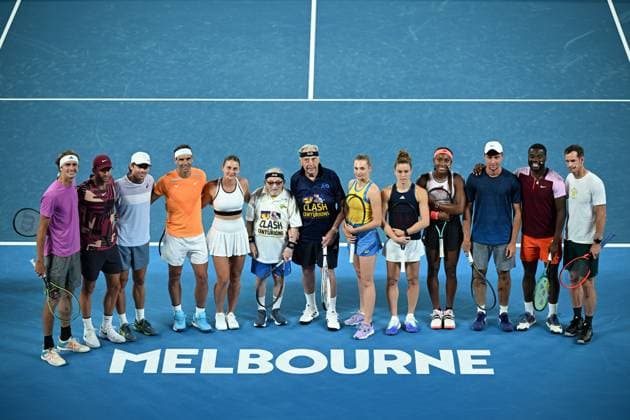 Sport Themen der Woche KW02 Sport Bilder des Tages TENNIS PLAYS FOR PEACE, Players pose with tennis players Leonid Stanislavskyi of Ukraine and Henry Young of Australia during the Tennis Plays for Peace charity event at Rod Laver Arena in Melbourne, Wednesday, January 11, 2023. ( NO ARCHIVING, EDITORIAL USE ONLY, NO USE IN BOOKS WITHOUT CONSENT MELBOURNE VIC AUSTRALIA  Copyright: xJAMESxROSSx 20230111001751063168