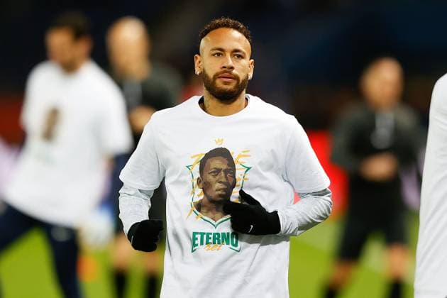 2023 01 11 Paris, La Ligue 1 Paris Saint Germain SCO Angers v l , Neymar Paris Saint Germain with Pele T shirt, warm up, Copyright: AntonioxBorga