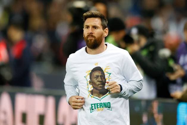 2023 01 11 Paris, La Ligue 1 Paris Saint Germain SCO Angers v l , Leonel Messi Paris Saint Germain with Pele T shirt, warm up, Copyright: AntonioxBorga