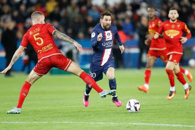 2023 01 11 Paris, La Ligue 1 Paris Saint Germain SCO Angers v l , Miha Blazic SCO Angers , Leonel Messi Paris Saint Germain , Duel, Action, Action, Battles for the Ball Copyright: AntonioxBorga