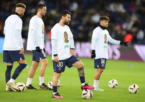 (230112) -- PARIS, Jan. 12, 2023 -- Paris Saint-Germain s Lionel Messi (front) warms up before the French League 1 football match between Paris Saint-Germain FC and Angers at the Parc des Princes stadium in Paris, Jan. 11, 2023. ) (SP)FRANCE-PARIS-FOOTBALL-LIGUE 1-PSG VS ANGERS GaoxJing 