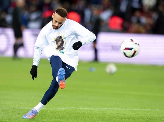 (230112) -- PARIS, Jan. 12, 2023 -- Paris Saint-Germain s Neymar warms up before the French League 1 football match between Paris Saint-Germain FC and Angers at the Parc des Princes stadium in Paris, Jan. 11, 2023. ) (SP)FRANCE-PARIS-FOOTBALL-LIGUE 1-PSG VS ANGERS GaoxJing 
