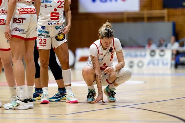 Basketball DBBL Cup GiroLive Panthers Osnabrück inexio Royals Saarlouis on 11 02 2023 in the OSC Hall in Osnabrück Stella Tarkovicova Panthers Osnabrueck injured on the ground PD