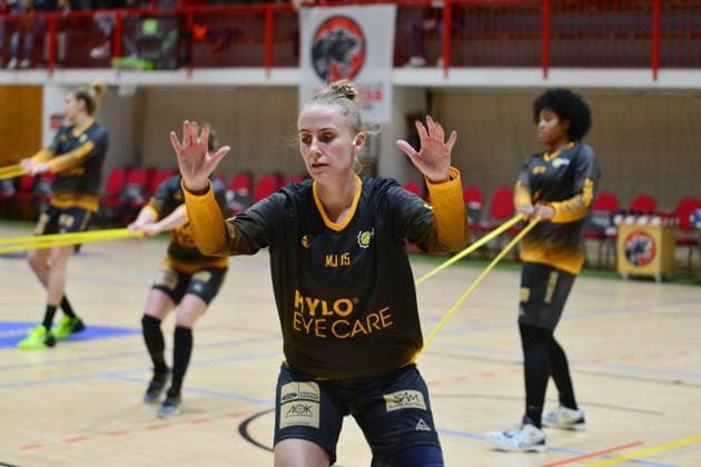 Basketball DBBL Cup GiroLive Panthers Osnabrück inexio Royals Saarlouis on 11 02 2023 in the OSC Hall in Osnabrück Monika Jasnowska Saarlouis warming up BK