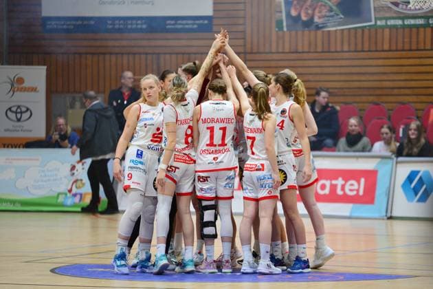 Basketball DBBL Cup GiroLive Panthers Osnabrück inexio Royals Saarlouis on 11 02 2023 in the OSC Hall in Osnabrück Team Osnabrück swears in for the game BK