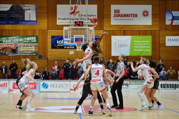 Basketball DBBL Cup GiroLive Panthers Osnabrück inexio Royals Saarlouis on 11 02 2023 in the OSC Hall in Osnabrück Stella Marie Reichert Osnabrück wins highball against Brianna Rollerson Saarlouis BK