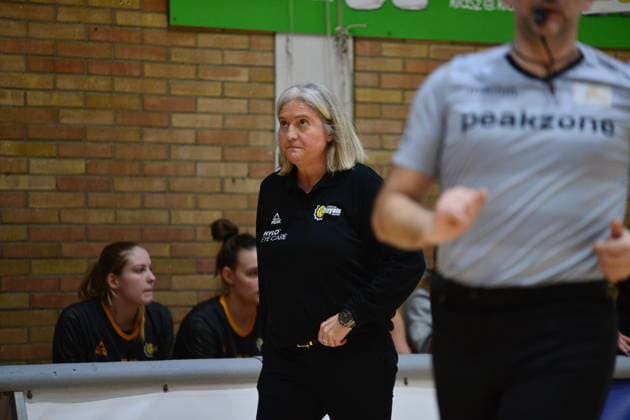 Basketball DBBL Cup GiroLive Panthers Osnabrück inexio Royals Saarlouis on 11 02 2023 in the OSC Hall in Osnabrück Isabel Fernandez coach Saarlouis looks at the scoreboard BK