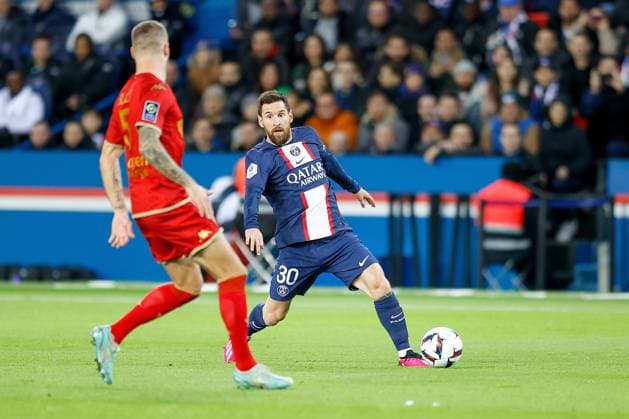 2023 01 11 Paris, La Ligue 1 Paris Saint Germain SCO Angers v l , Miha Blazic SCO Angers , Leonel Messi Paris Saint Germain Copyright: AntonioxBorga