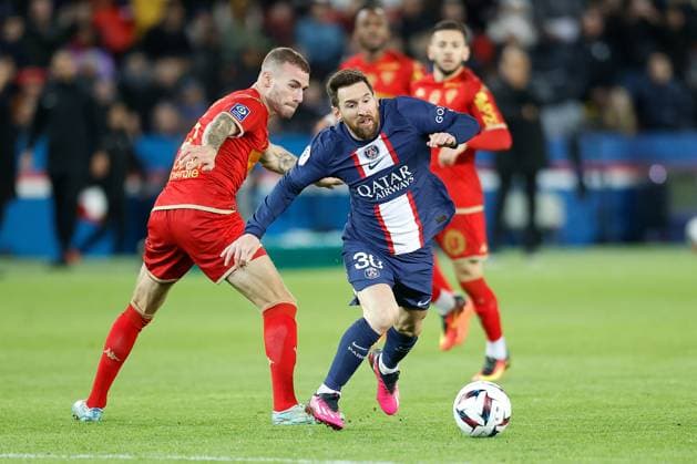 2023 01 11 Paris, La Ligue 1 Paris Saint Germain SCO Angers v l , Miha Blazic SCO Angers , Leonel Messi Paris Saint Germain is fouled,Tackle, Action, Action, Battles for the Ball Copyright: AntonioxBorga