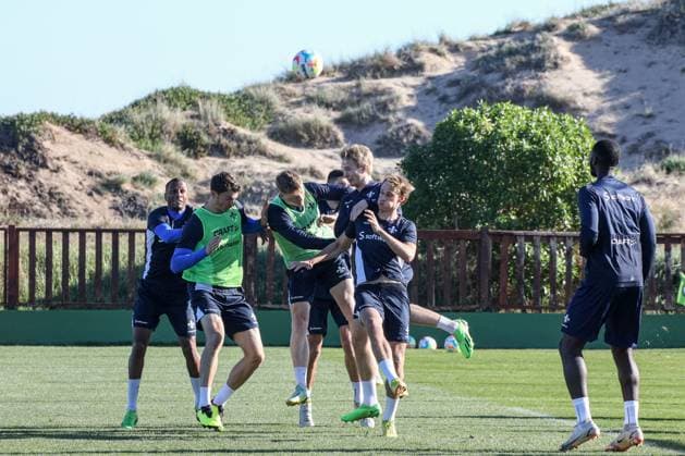 Header duel between Oscar Vilhelmson right Magnus Warming center and Clemens Riedel left training preparation winter break 2022 23 Darmstadt 98, on 12 01 23 in , El Saler Photo Alfio Marino xamx Copyright: www.alfiomarino.de