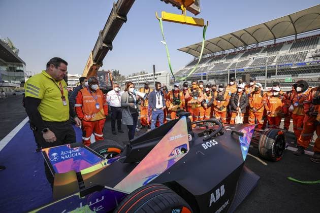 Marshals Recovery training during the 2023 Mexico City ePrix, 1st meeting of the 2022-23 ABB FIA Formula E World Championship, WM, Weltmeisterschaft on the Autodromo Hermanos Rodriguez from January 12 to 14, in Mexico City, Mexico - AUTO - 2022 FORMULA E MEXICO CITY ePRIX DPPI Panoramic  0342300100211