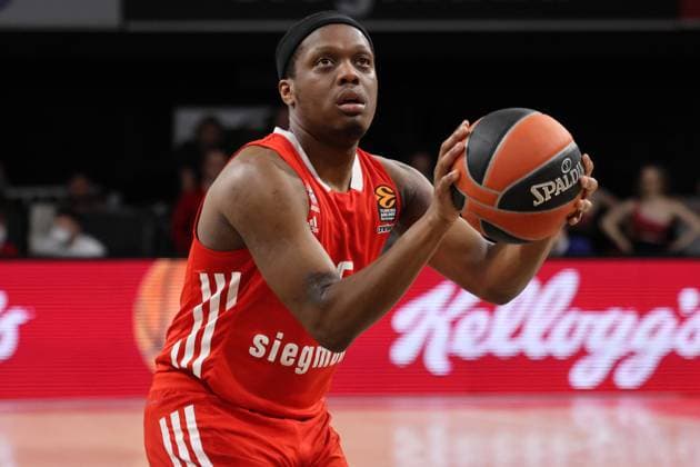 5 Cassius Winston FCBB Portraet, portrait, single image, on the ball, Basketball EuroLeague FC Bayern Muenchen Vitoria Gasteiz, Saski Baskonia Audi Dome 10 01 2023 PHOTO Mladen Lackovic LakoPress