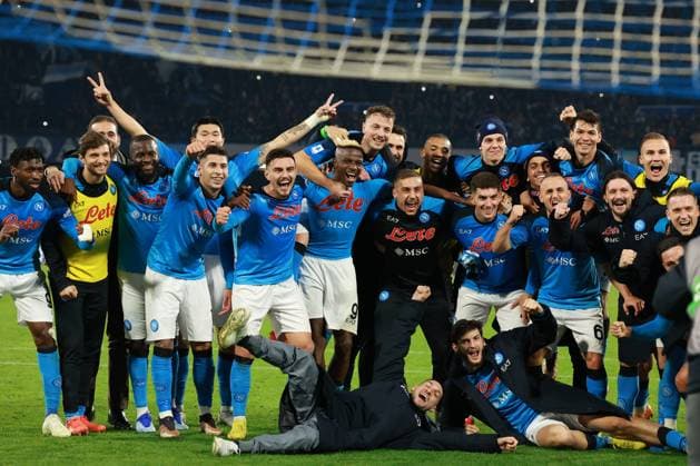 Sport Themen der Woche KW02 Sport Bilder des Tages Foto Alessandro Garofalo LaPresse 13-01-2023 Napoli, Italia calcio Napoli vs Juventus - Campionato di calcio Serie A TIM 2022 2023 - stadio Diego Armando Maradona. Nella foto: giocatori del Napoli esultano a fine partita January 13, 2023 Naples, Italy sport soccer Napoli vs Udinese - Italian Football Championship League A TIM 2022 2023 - Diego Armando Maradona stadium. In the pic: joy of Napoli players at the end of the match  Copyright: xAlessandroxGarofalo LaPressex