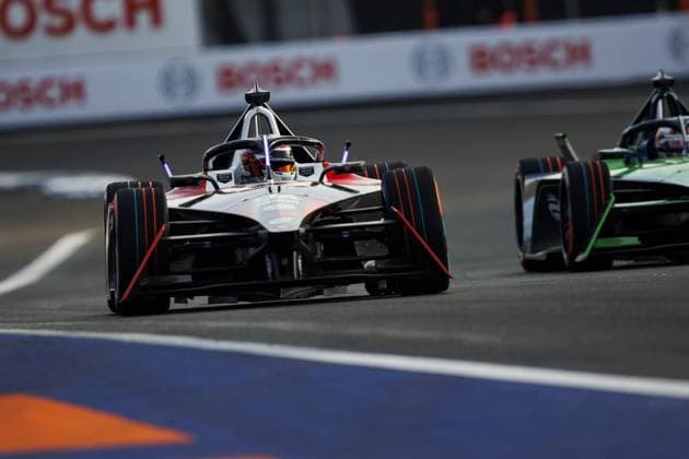 94 WEHRLEIN Pascal (ger), TAG HAUER Porsche Formula E Team, Porsche 99X Electric, action during the 2023 Mexico City ePrix, 1st meeting of the 2022-23 ABB FIA Formula E World Championship, WM, Weltmeisterschaft on the Autodromo Hermanos Rodriguez from January 12 to 14, in Mexico City, Mexico - AUTO - 2023 FORMULA E MEXICO CITY ePRIX DPPI Panoramic  03423001_JFR68095