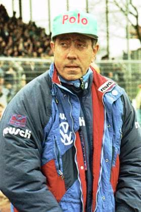 RECORD DATE NOT STATED Aus 2. Bl. Saison 1994 95 VfL Wolfsburg - Hertha BSC Berlin 1:0 am 10.12.1994. Im Foto: WOB Trainer Eckhard Krautzun *** From 2 Bl season 1994 95 VfL Wolfsburg Hertha BSC Berlin 1 0 on 10 12 1994 In photo WOB coach Eckhard Krautzun