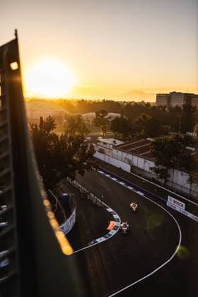 36 LOTTERER Andre (ger), Avalanche Andretti Formula E, Spark-Porsche, Porsche 99X Electric, action 05 HUGHES Jake (gbr), Neom McLaren Formula E Team, Spark-Nissan, Nissan e-4ORCE 04, action during the 2023 Mexico City ePrix, 1st meeting of the 2022-23 ABB FIA Formula E World Championship, WM, Weltmeisterschaft on the Autodromo Hermanos Rodriguez from January 12 to 14, in Mexico City, Mexico - AUTO - 2023 FORMULA E MEXICO CITY ePRIX DPPI Panoramic 03423001_GH_2524