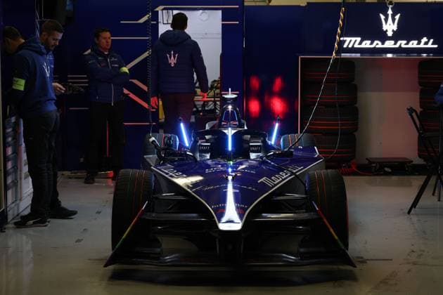 Early morning preparation before 2 free practice, Maximilian Günters Gen3 race car, Maserati Garage, Formula E FIA World Championship, Season 9, Mexico City E Prix, 14 01 2023, MEX