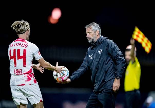 Leipzigs Kevin Kampl and head coach coach Marco Rose test match RB Leipzig Eintracht Frankfurt in Abu Dhabi on 7 January 2023 The Ritz Carlton, Abu Dhabi United Arab Emirates test match RB Leipzig Eintracht Frankfurt