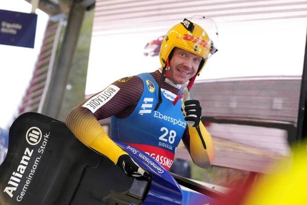 Bilder des Jahres 2023, Sport 01 Januar Sport Themen der Woche KW02 Sport Bilder des Tages (230115) -- SIGULDA, Jan. 15, 2023 -- Felix Loch of Germany reacts after the men s singles race at the FIL Eberspacher Luge World Cup in Sigulda, Latvia, Jan. 14, 2023. (Photo by Xinhua) (SP)LATVIA-SIGULDA-LUGE-WORLD CUP EdijsxPalens 