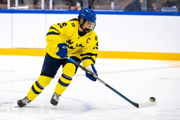 230115 Stella Lindell ahead of the 2023 IIHF U18 Womens World Championship final between Canada and Sweden on January 15, 2023 in Östersund Photo Mathilda Ahlberg BILDBYRAN code MA MA0381 ice hockey ice hockey u18 vm u18 vm 2023 iihf u18 womens world championship final canada sweden sweden canada lady bbeng,  Copyright: MATHILDAxAHLBERG BB230115MA037