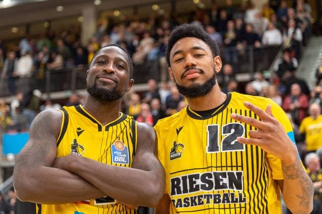 Will Cherry MHP Riesen Ludwigsburg, 29 , Jhonathan Dunn MHP Riesen Ludwigsburg, 12 , GER, MHP Riesen Ludwigsburg vs FC Bayern Basketball, Basketball, Bundesliga, easycredit BBL, Spieltag 15, Spielzeit 2022 2023, 15 01 2023, GER, MHP Riesen Ludwigsburg vs FC Bayern Basketball, Basketball, Bundesliga, easycredit BBL, Spieltag 15, Spielzeit 2022 2023, 15 01 2023 Ludwigsburg Copyright: xEibner-Pressefoto SaschaxWaltherx EP_EER