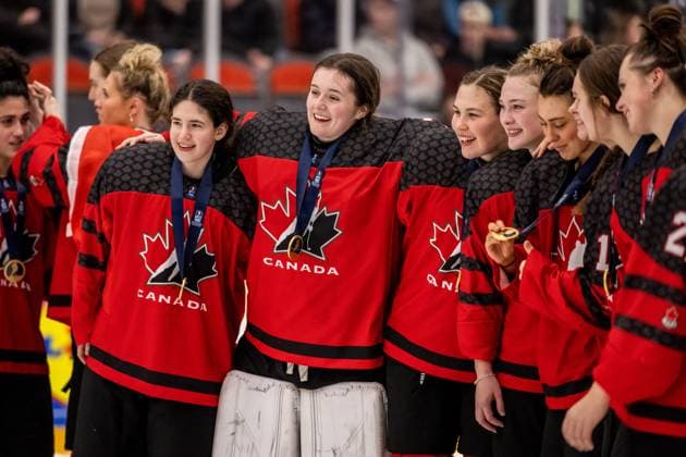 230115 Players of Canada celebrate after the 2023 IIHF U18 Womens World Championship final between Canada and Sweden on January 15, 2023 in Östersund Photo Mathilda Ahlberg BILDBYRAN code MA MA0381 ice hockey ice hockey u18 vm u18 vm 2023 iihf u18 womens world championship final canada sweden sweden canada lady bbeng cheers,  Copyright: MATHILDAxAHLBERG BB230115MA162
