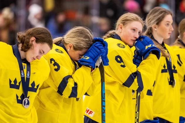 230115 Mira Jungaker and Mira Markström of Sweden looks dejected after the 2023 IIHF U18 Womens World Championship final between Canada and Sweden on January 15, 2023 in Östersund Photo Mathilda Ahlberg BILDBYRAN code MA MA0381 ice hockey ice hockey u18 vm u18 vm 2023 iihf u18 womens world championship final canada sweden sweden canada ladies bbeng depp,  Copyright: MATHILDAxAHLBERG BB230115MA166