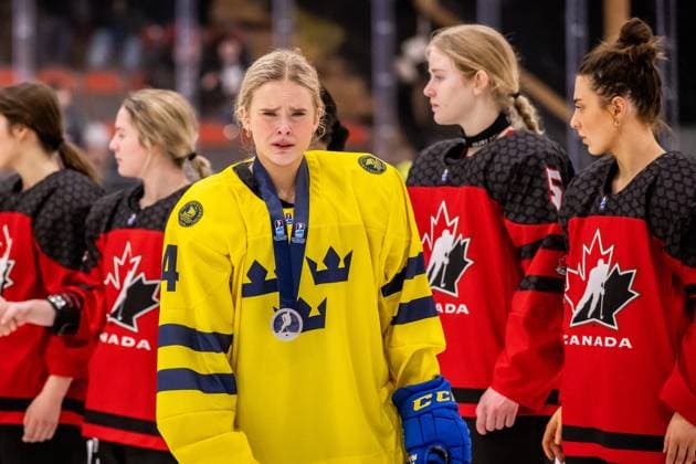 230115 Tilde Utbult of Sweden looks dejected after the 2023 IIHF U18 Womens World Championship final between Canada and Sweden on January 15, 2023 in Östersund Photo Mathilda Ahlberg BILDBYRAN code MA MA0381 ice hockey ice hockey u18 vm u18 vm 2023 iihf u18 womens world championship final canada sweden sweden canada lady bbeng depp,  Copyright: MATHILDAxAHLBERG BB230115MA168