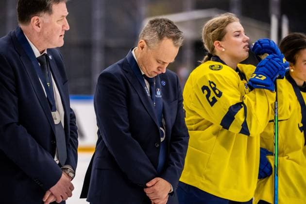 230115 Head coach Andreas Karlsson of Sweden looks dejected after the 2023 IIHF U18 Womens World Championship final between Canada and Sweden on January 15, 2023 in Östersund Photo Mathilda Ahlberg BILDBYRAN code MA MA0381 ice hockey ice hockey u18 vm u18 vm 2023 iihf u18 womens world championship final canada sweden sweden canada ladies bbeng depp,  Copyright: MATHILDAxAHLBERG BB230115MA170