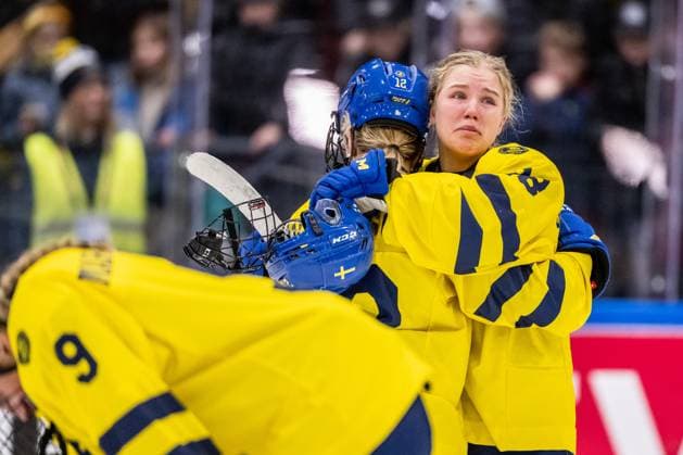 230115 Moa Gustafsson of Sweden looks dejected after the 2023 IIHF U18 Womens World Championship final between Canada and Sweden on January 15, 2023 in Östersund Photo Mathilda Ahlberg BILDBYRAN code MA MA0381 ishockey ice hockey u18 vm u18 vm 2023 iihf u18 womens world championship final canada sweden sweden canada lady bbeng depp,  Copyright: MATHILDAxAHLBERG BB230115MA175