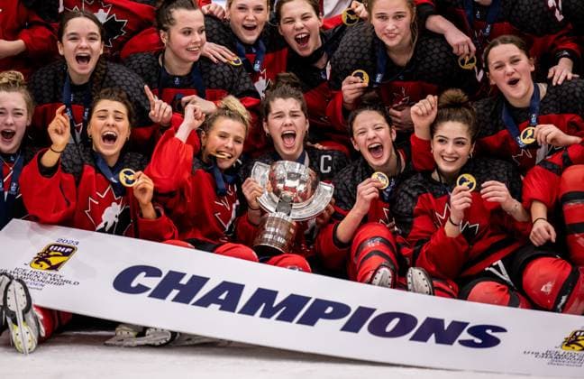 230115 Players of Canada celebrate after the 2023 IIHF U18 Womens World Championship final between Canada and Sweden on January 15, 2023 in Östersund Photo Mathilda Ahlberg BILDBYRAN code MA MA0381 ice hockey ice hockey u18 vm u18 vm 2023 iihf u18 womens world championship final canada sweden sweden canada lady bbeng cheers,  Copyright: MATHILDAxAHLBERG BB230115MA179