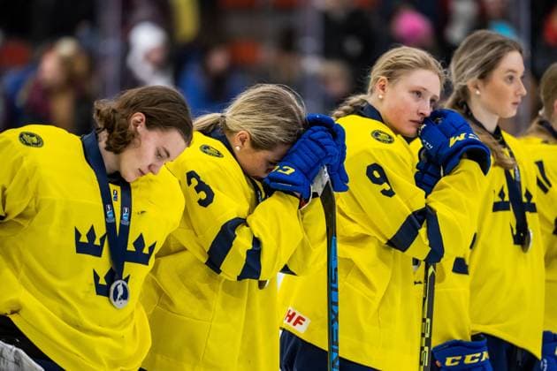 230115 Goaltender Felicia Frank, Mira Jungaker and Mira Markström of Sweden looks dejected after the 2023 IIHF U18 Womens World Championship final between Canada and Sweden on January 15, 2023 in Östersund Photo Mathilda Ahlberg BILDBYRAN code MA MA0381 ice hockey ice hockey u18 vm u18 vm 2023 iihf u18 womens world championship final canada sweden sweden canada lady bbeng depp,  Copyright: MATHILDAxAHLBERG BB230115MA198