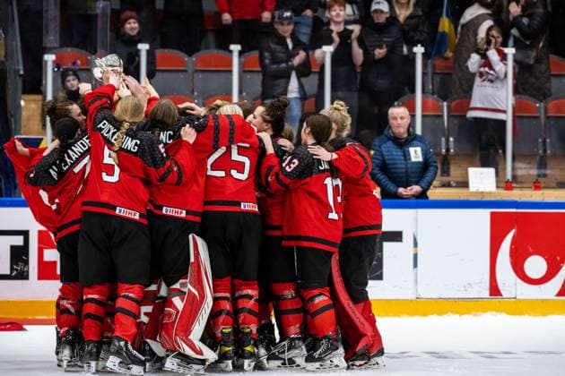 230115 Players of Canada celebrate with the trophy after winning in the 2023 IIHF U18 Women s World Championship final between Canada and Sweden on January 15, 2023 in Östersund Photo Mathilda Ahlberg BILDBYRAN kod MA MA0381 ishockey ice hockey u18 vm u18 vm 2023 iihf u18 womens world championship final kanada sverige sweden canada dam bbeng jubel,  Copyright: MATHILDAxAHLBERG BB230115MA206