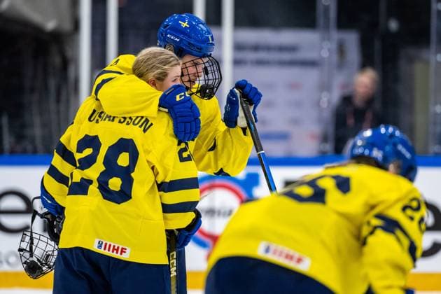 230115 Moa Gustafsson and Jenna Raunio of Sweden looks dejected after the 2023 IIHF U18 Womens World Championship final between Canada and Sweden on January 15, 2023 in Östersund Photo Mathilda Ahlberg BILDBYRAN code MA MA0381 ice hockey ice hockey u18 vm u18 vm 2023 iihf u18 womens world championship final canada sweden sweden canada ladies bbeng depp,  Copyright: MATHILDAxAHLBERG BB230115MA209