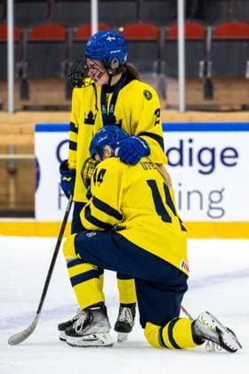230115 Emma Rehn and Tilde Utbult of Sweden looks dejected after the 2023 IIHF U18 Womens World Championship final between Canada and Sweden on January 15, 2023 in Östersund Photo Mathilda Ahlberg BILDBYRAN code MA MA0381 ice hockey ice hockey u18 vm u18 vm 2023 iihf u18 womens world championship final canada sweden sweden canada ladies bbeng depp,  Copyright: MATHILDAxAHLBERG BB230115MA234