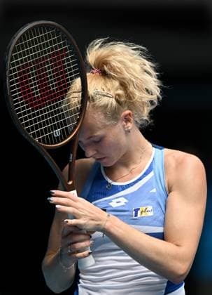 Sport Bilder des Tages TENNIS AUSTRALIAN OPEN, Katerina Siniakova of Czech Republic reacts during her Women?s Singles 1st round match against Coco Gauff of USA on Day 1 of the 2023 Australian Open tennis tournament at Melbourne Park in Melbourne, Monday, January 16, 2023. ( NO ARCHIVING, EDITORIAL USE ONLY, NO USE IN BOOKS WITHOUT CONSENT MELBOURNE VICTORIA AUSTRALIA  Copyright: xLUKASxCOCHx 20230116001752899078