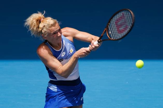 January 16, 2023: Katerina SINIAKOVA of the Czech Republic in action against 7th seed Coco GAUFF of the USA in the Women s Singles match on day 1 of the 2023 Australian Open on Rod Laver Arena, in Melbourne, Australia. Cal Media. USA - ZUMAc04_ 20230116_zaf_c04_016 Copyright: xSydneyxLowx